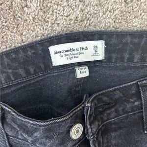 Abercrombie & Fitch 90’s relaxed jean high-rise curve love